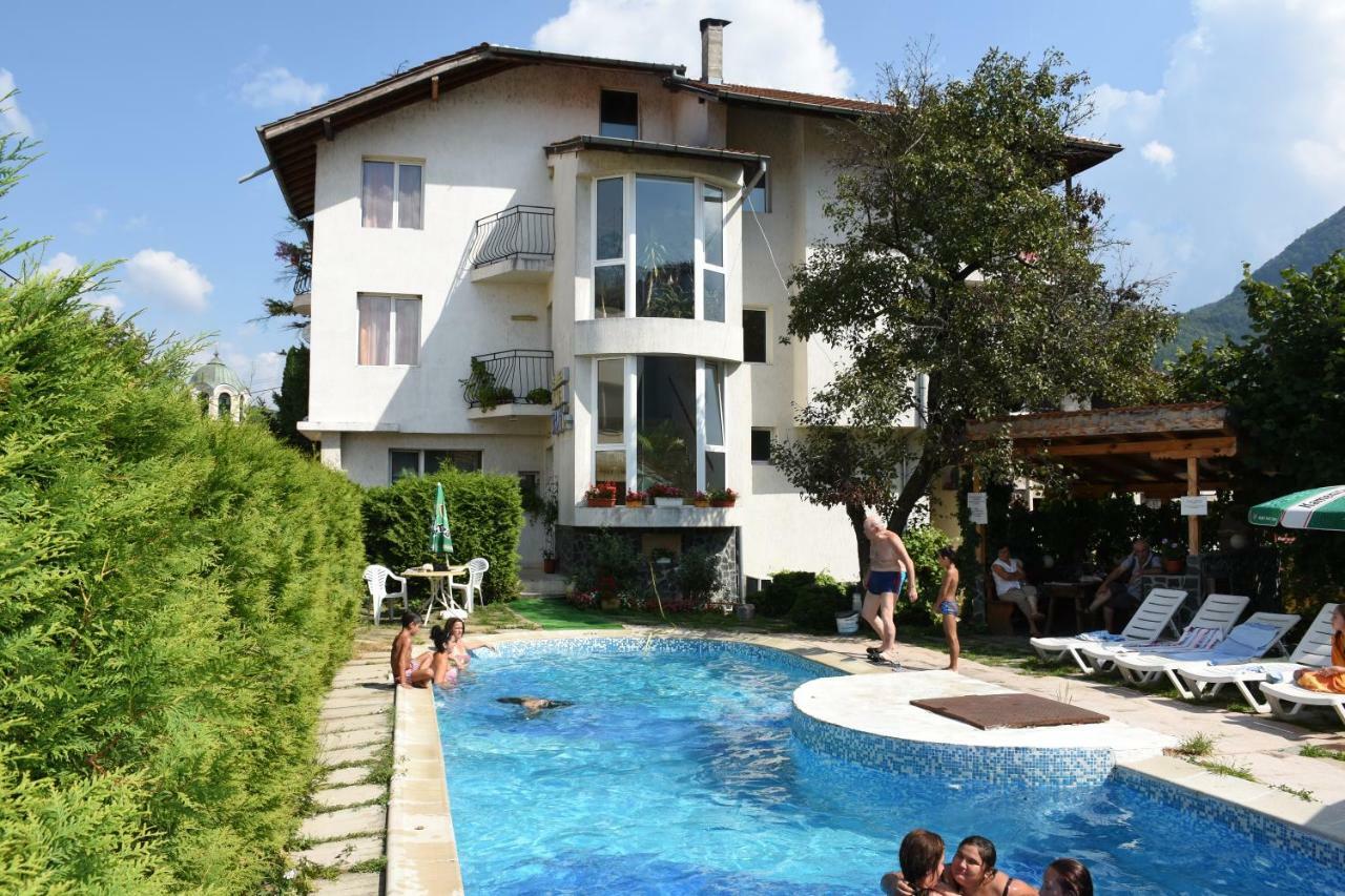 Семеен Хотел Вит Teteven Exterior foto
